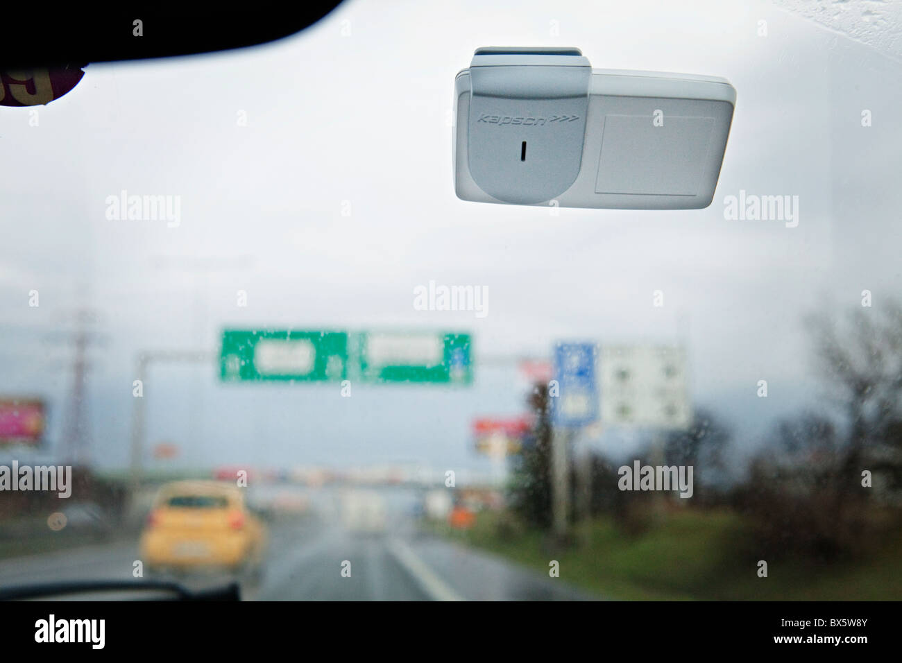electronic-tag-kapschelectronic-toll-system-etc-passenger-car-motorway-BX5W8Y.jpg