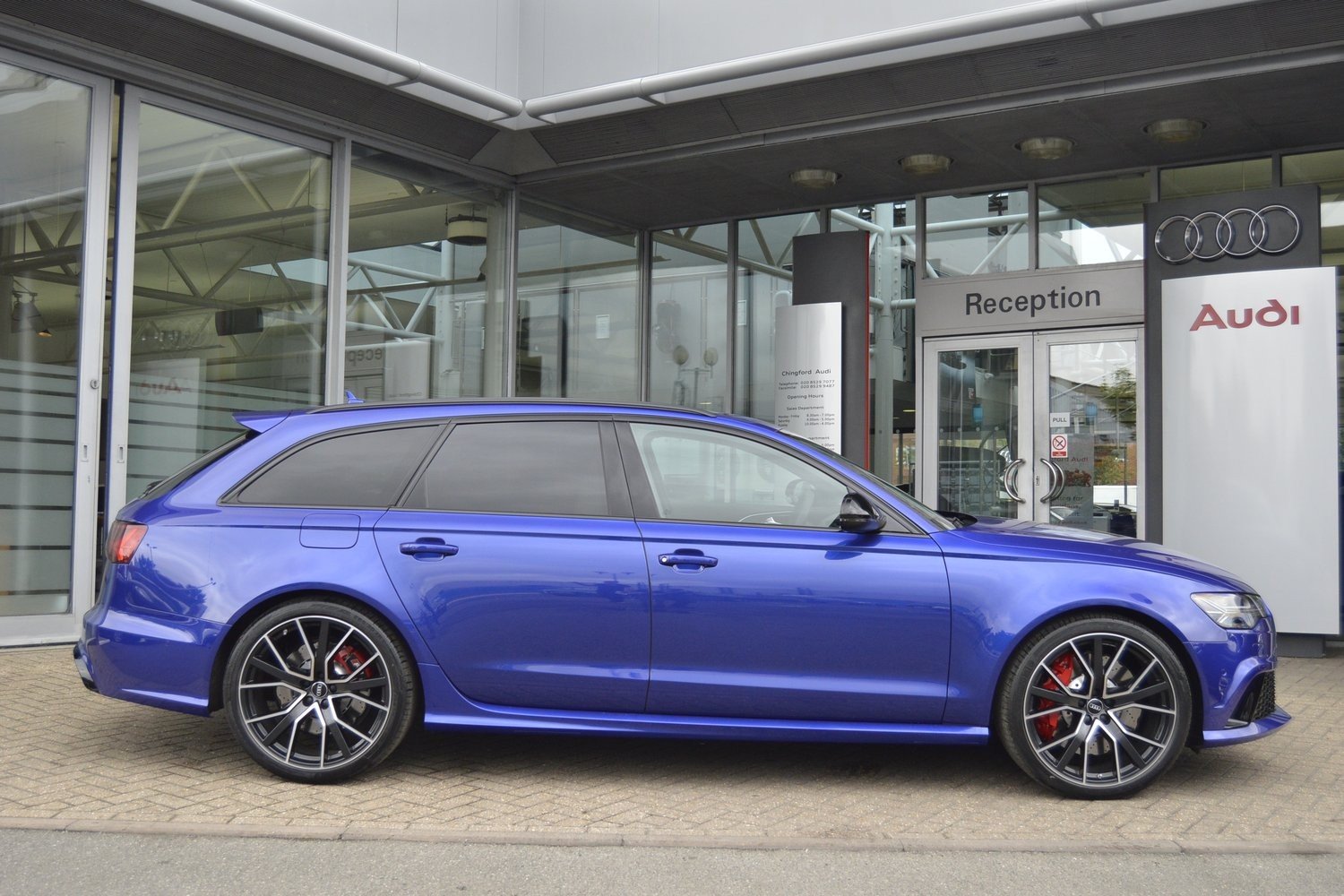 A racing mica blue rs6