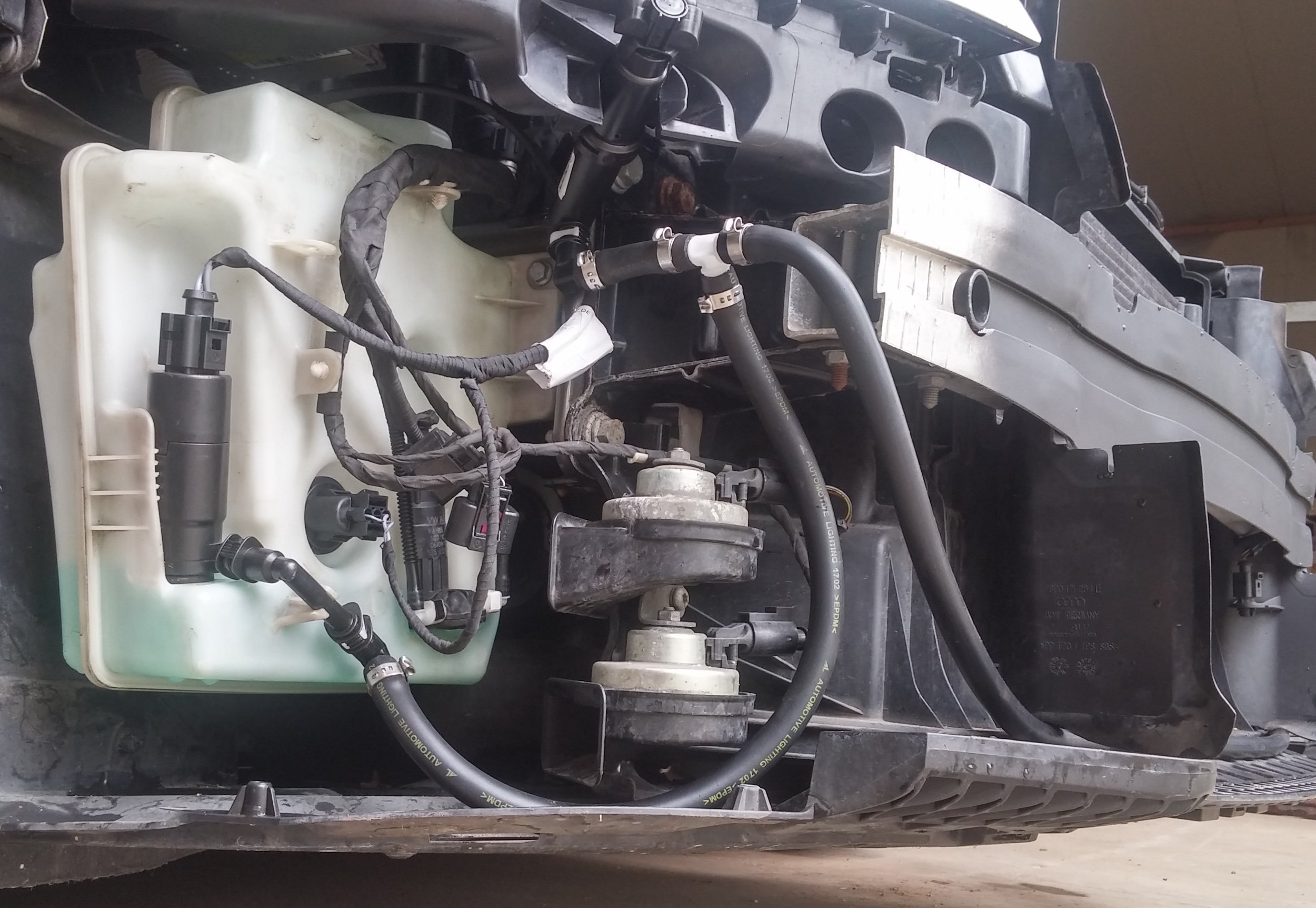 A3 8P headlight washer system