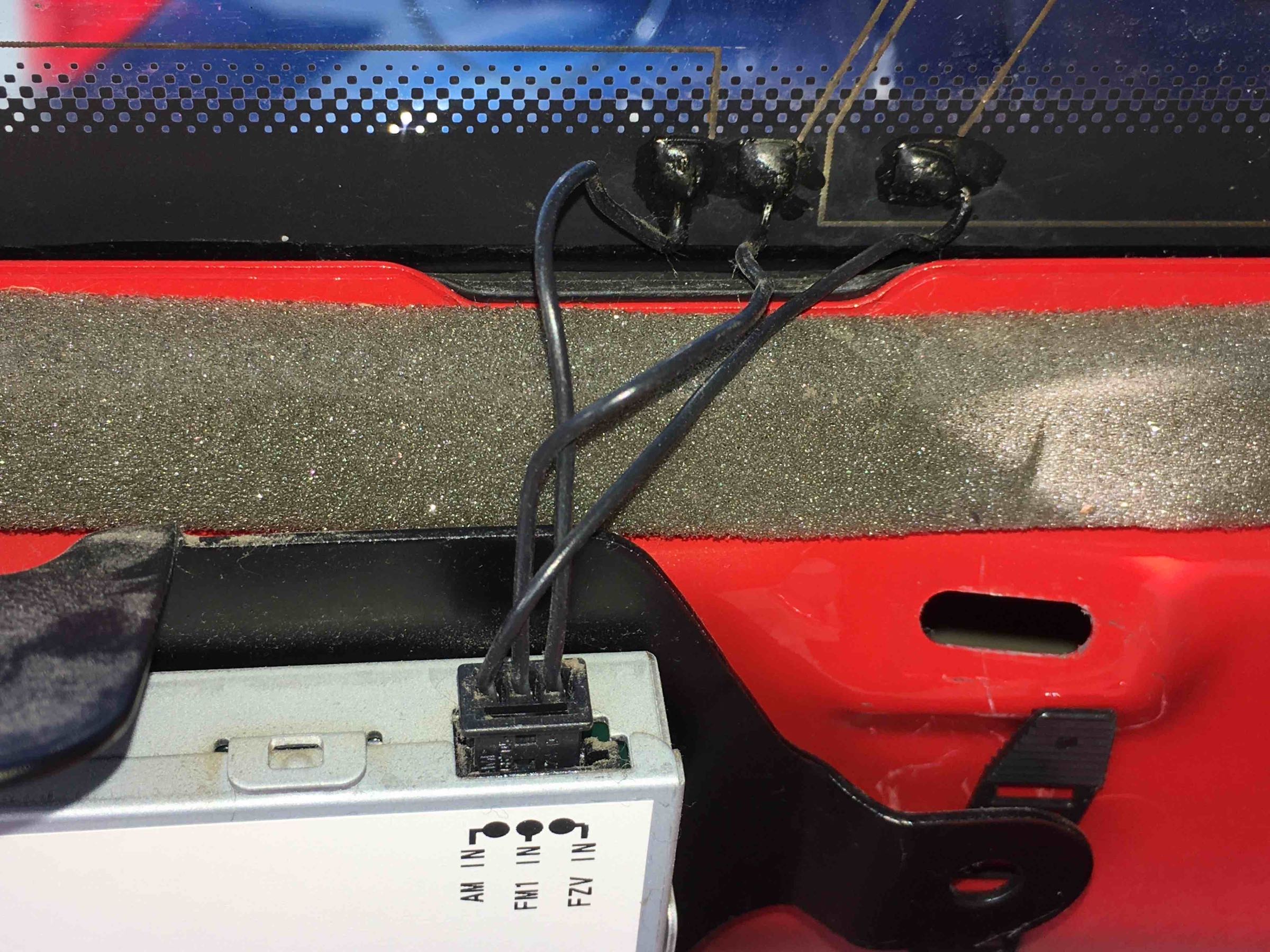 A4 B7   Antenna amp  connections to side rear window