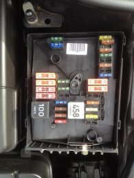 car fuse panel box  | 640 x 480