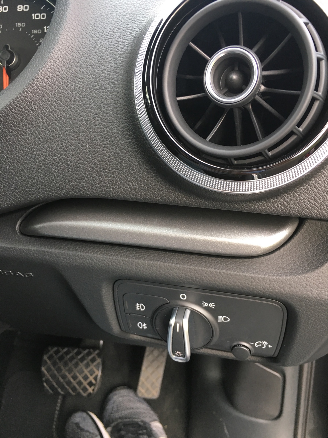 Insert volant chrome abîmer : Problèmes Intérieur - Forum Audi A3 8P - 8V