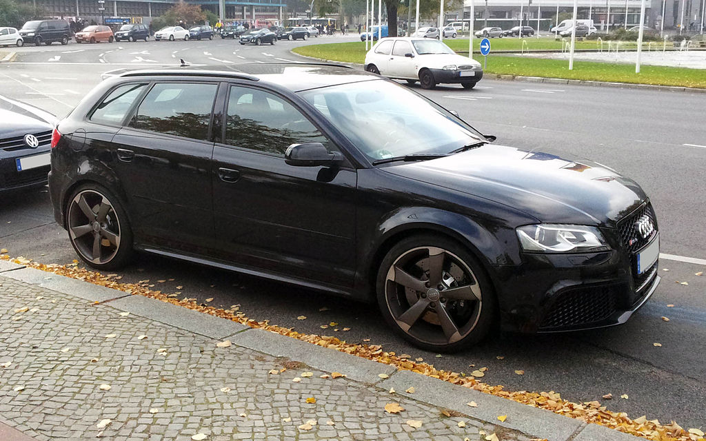 1024px-Black_Audi_RS3_fr_2011.jpg